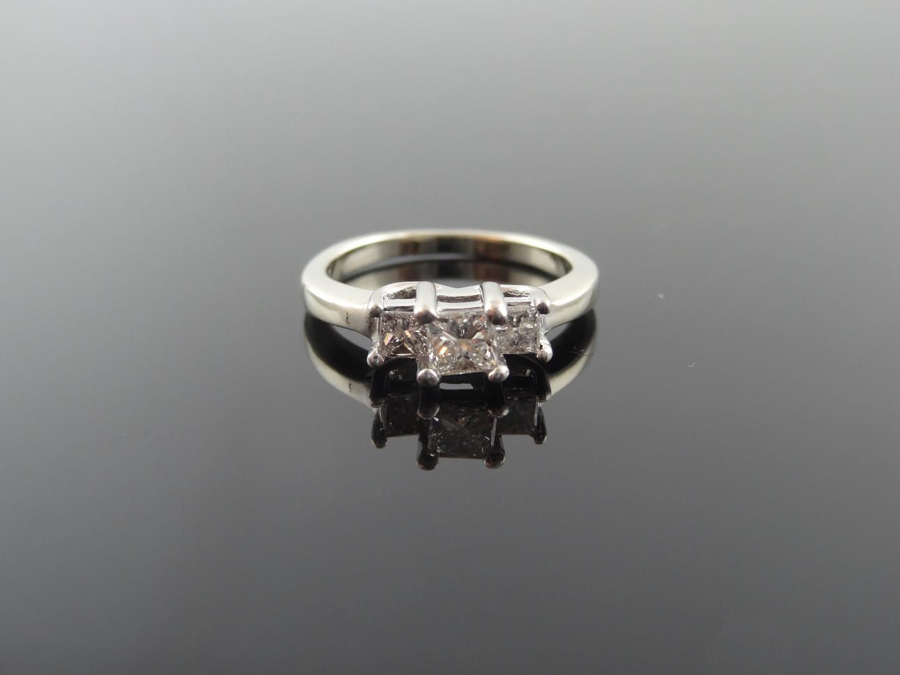 PRINCESS TRILOGY DIAMANT RING 0,52cts 14k guld/platina.