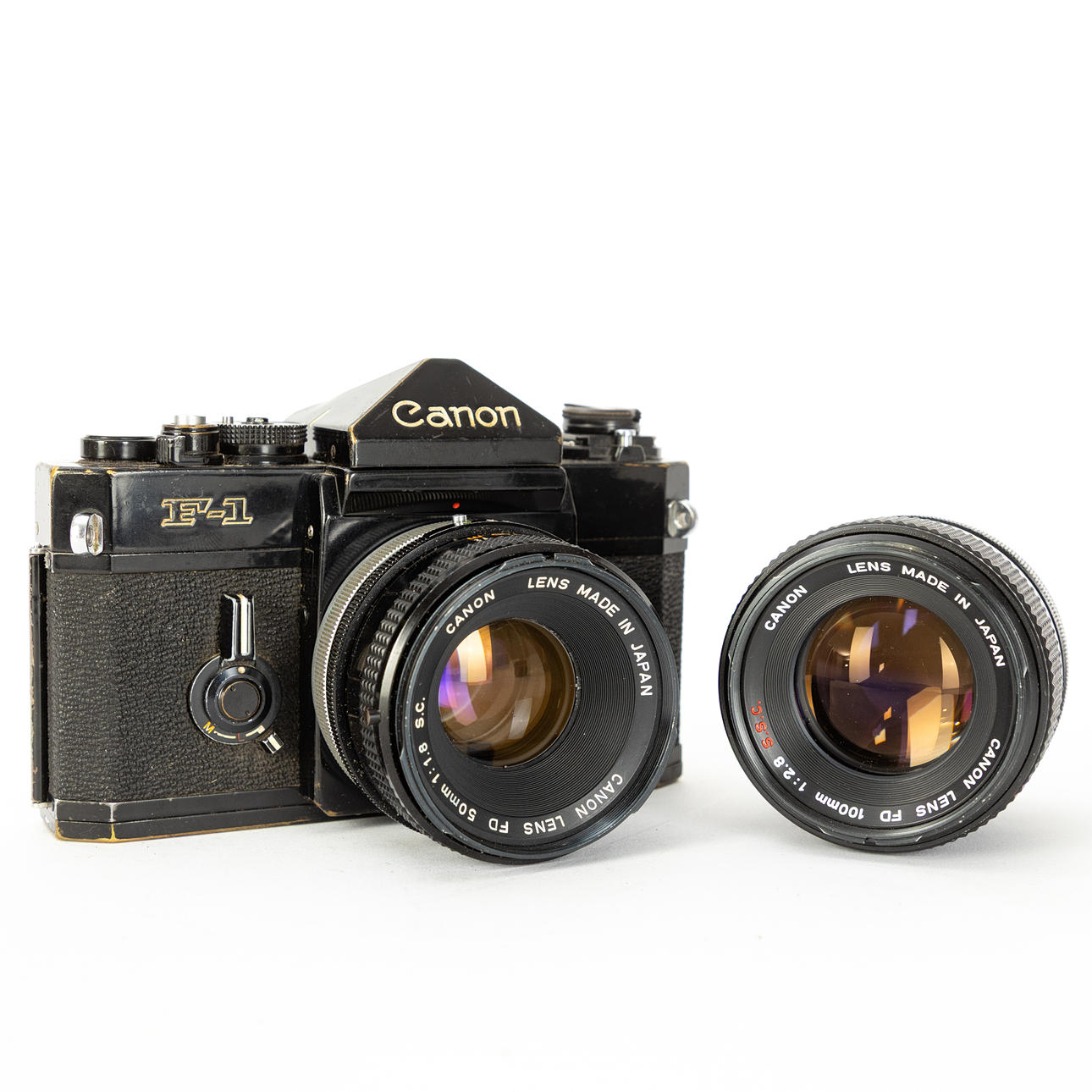 Canon F1 35mm camera (SN 237078) with two lenses. Photo, Cameras