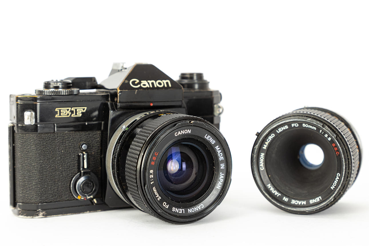 Canon EF 35mm camera (218584) with two lenses. Photo, Cameras