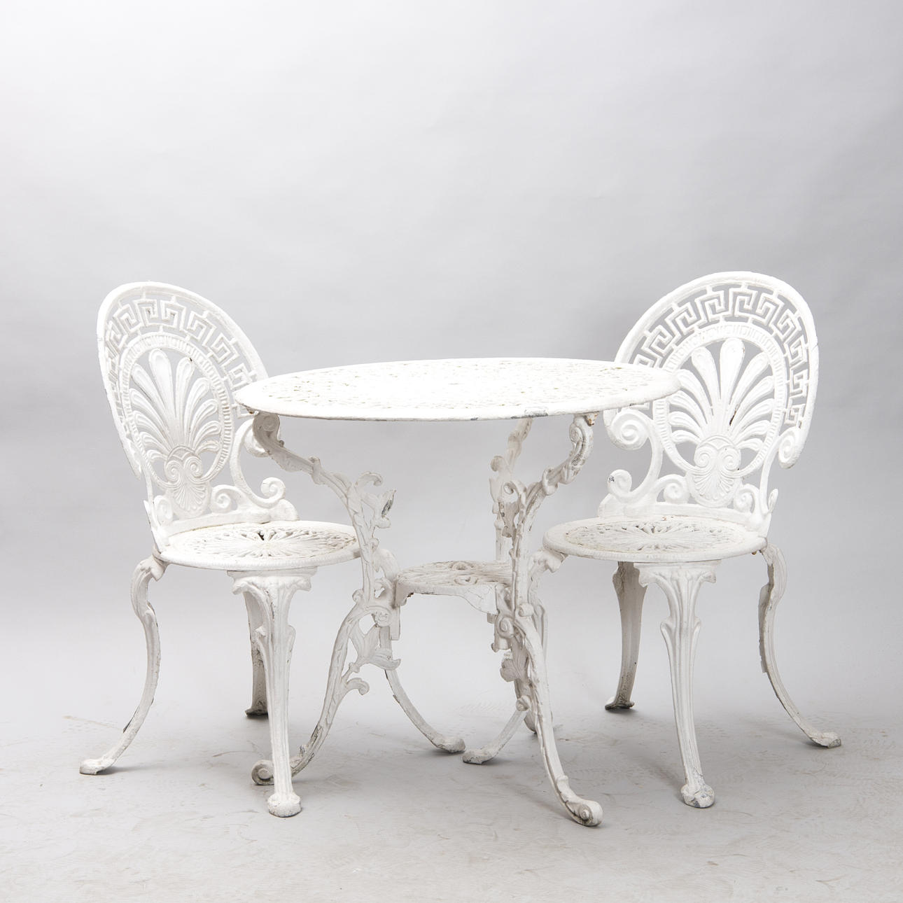 TRÄDGÅRDSGRUPP, vitmålad lättmetall.