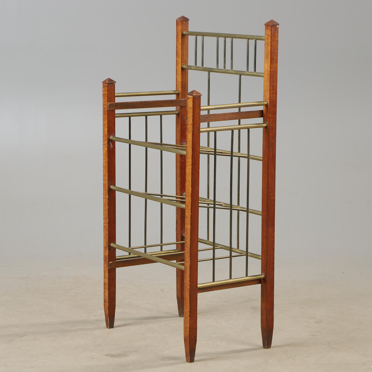 NOTSTÄLL, bok och mässing, 1900-tal.