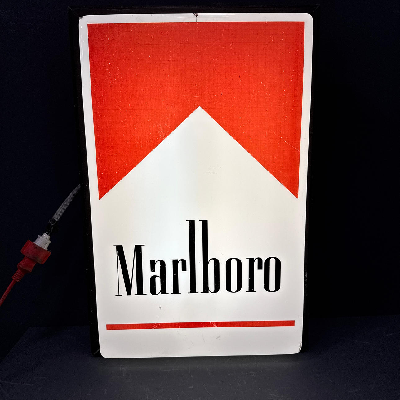 MARLBORO, a 1970s/80's light sign. Collectables - Advertising