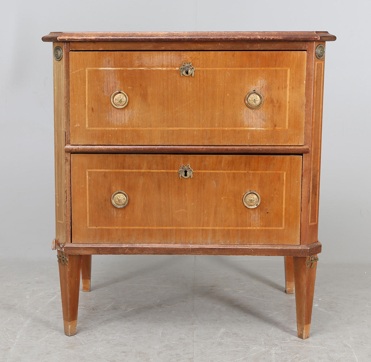 BYRÅ, gustaviansk stil, 1800-tal.