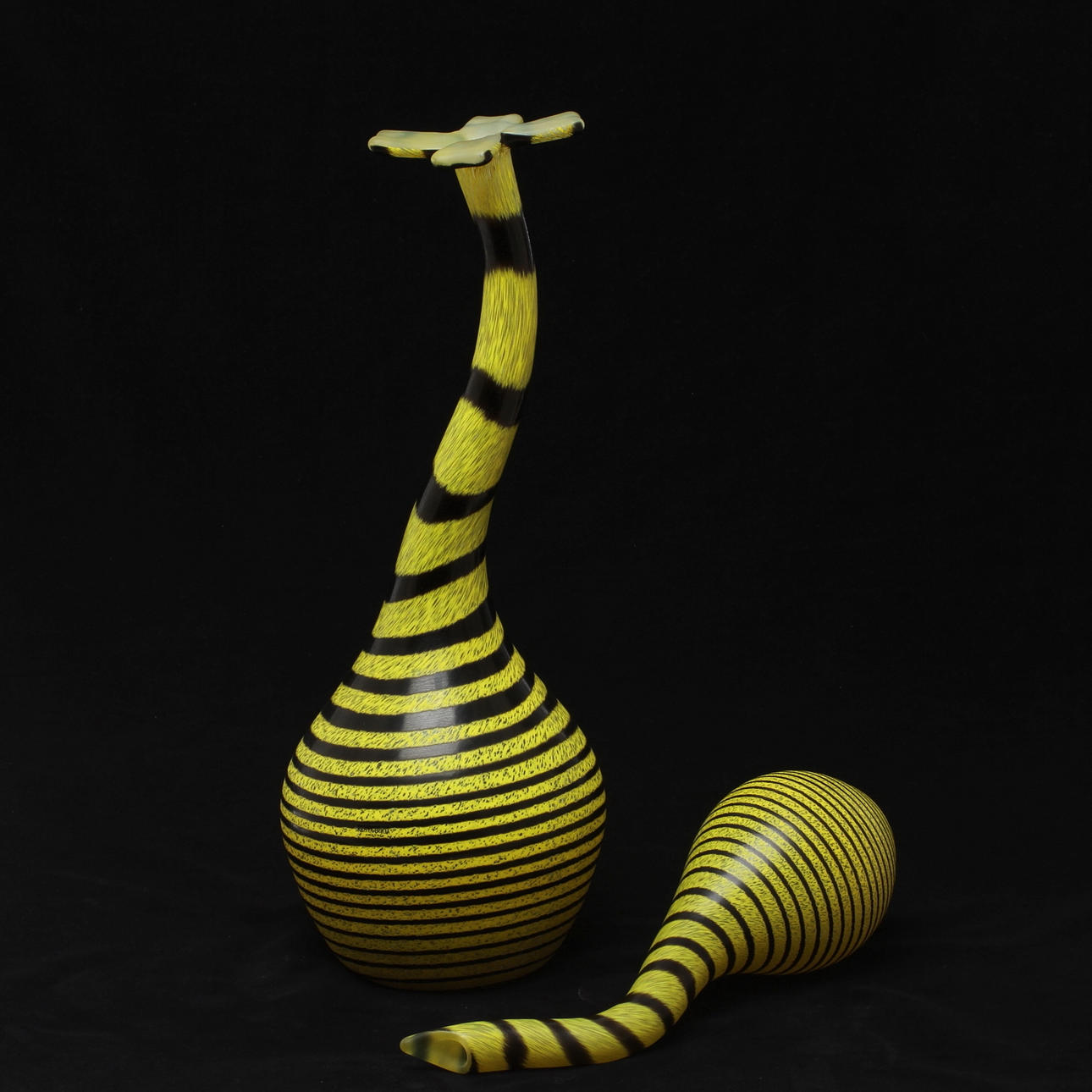 VASER 2 st, glas, "Don Juan", Ulrica Hydman-Vallien, Kosta Boda.