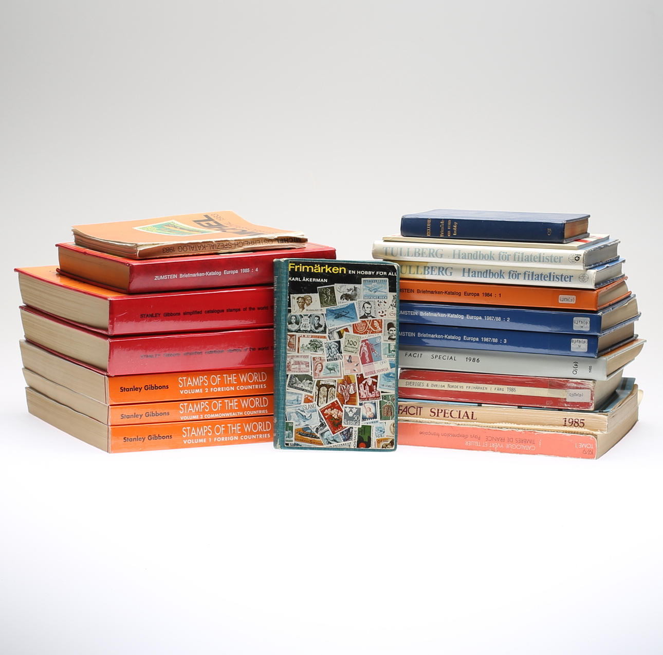 PARTI FRIMÄRKSLITTERATUR, ca 20 st, Europa, 1900-talets andra hälft.