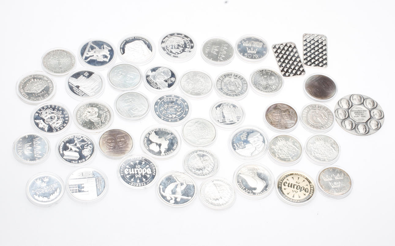 PARTI SILVER, 41 delar, mynt, tackor, ca 965 gram.