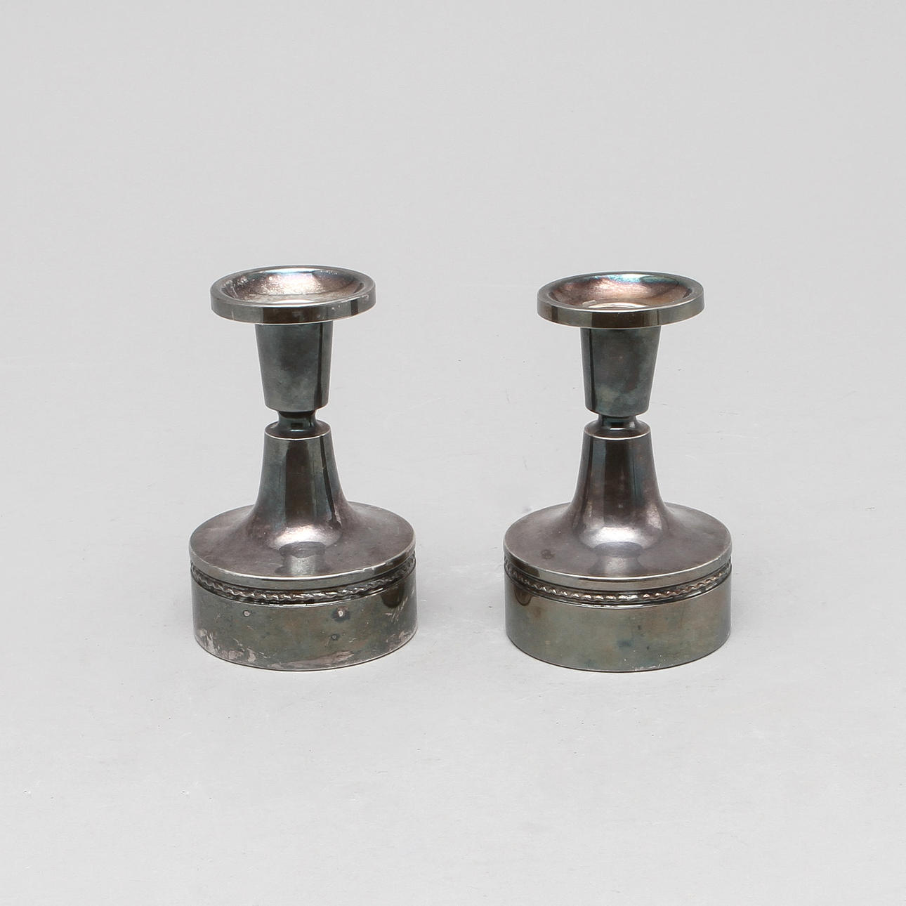 LJUSSTAKAR, ett par, silver, Erik Löfman, MGAB, Uppsala, 1971.