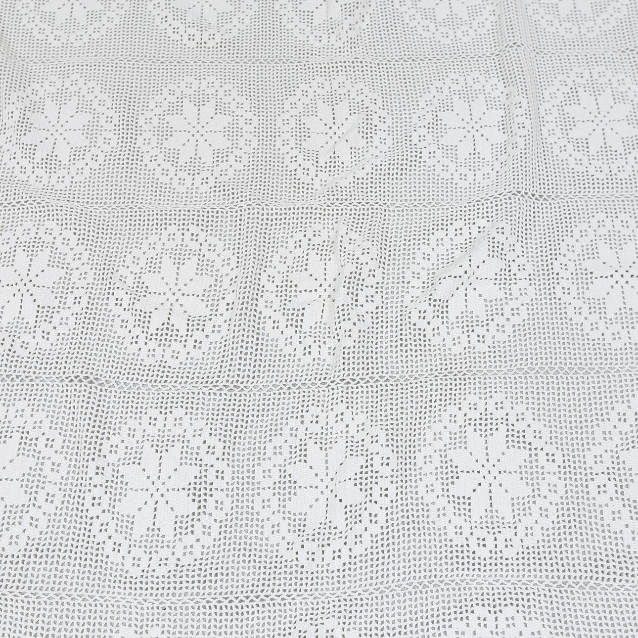 Et hæklet bomuldssengetæppe.