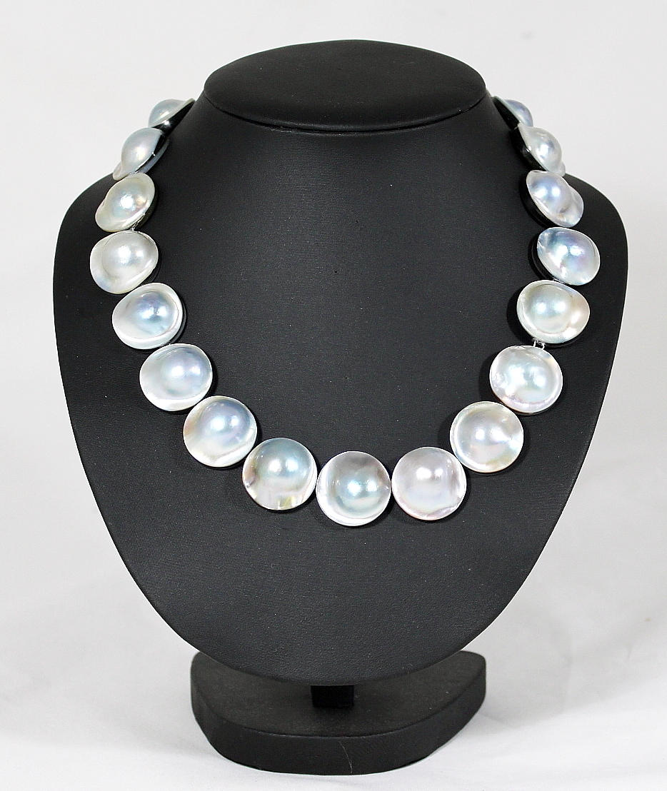 COLLIER, silvergrå South Sea Mabepärlor, längd ca: 51 cm.