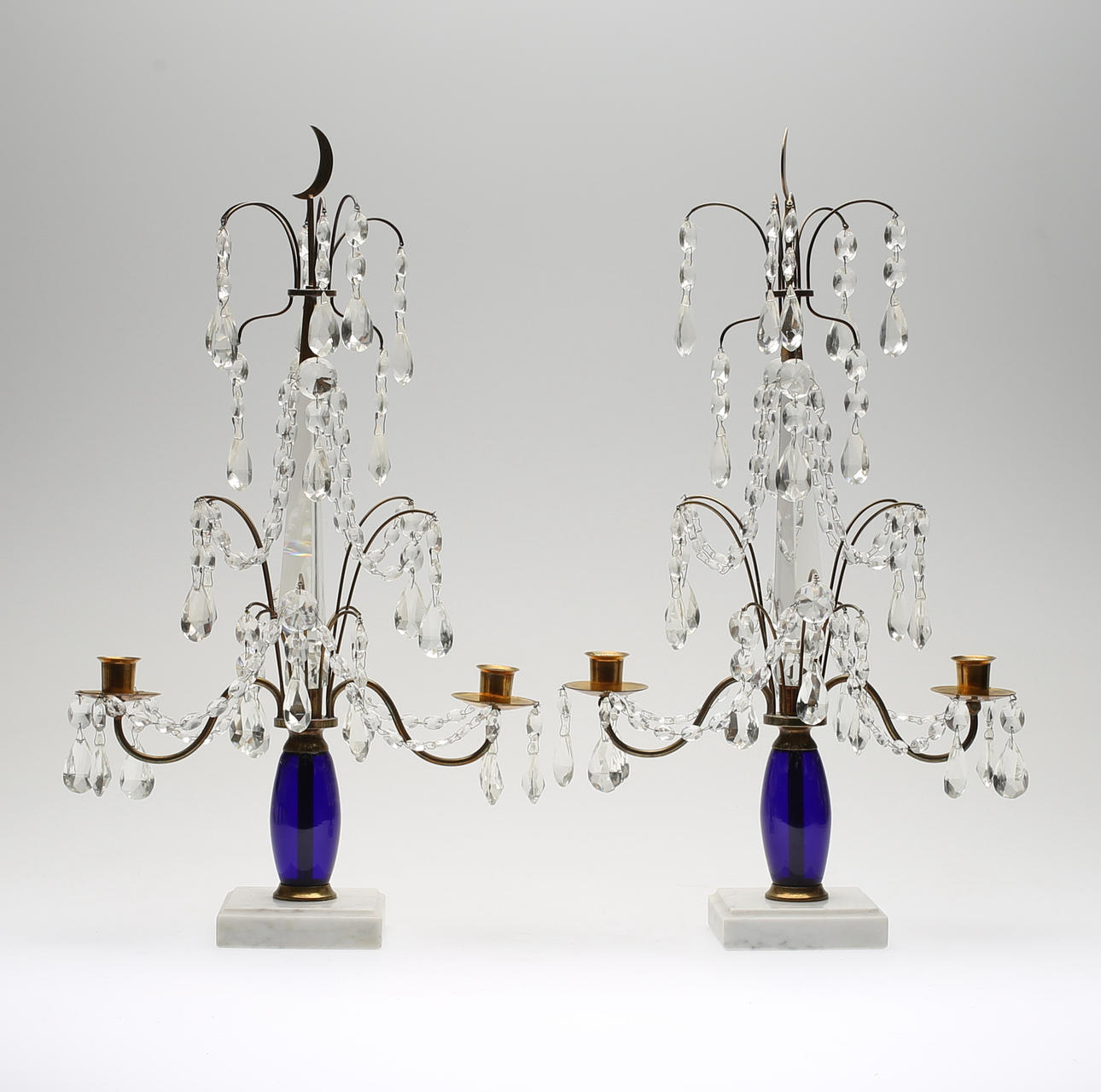 BORDSLYSTRAR, 1 par, gustaviansk stil, 1900-tal.