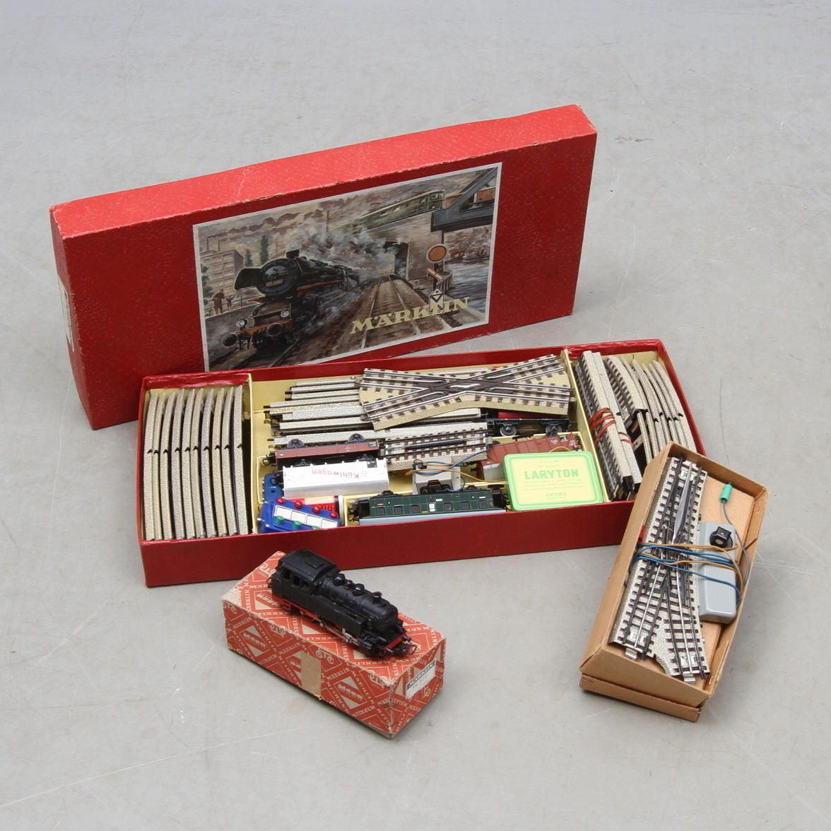 MÄRKLIN TÅGSATS Ce 807/3, ånglok TM 800 och 2 växlar. Originalkartonger.