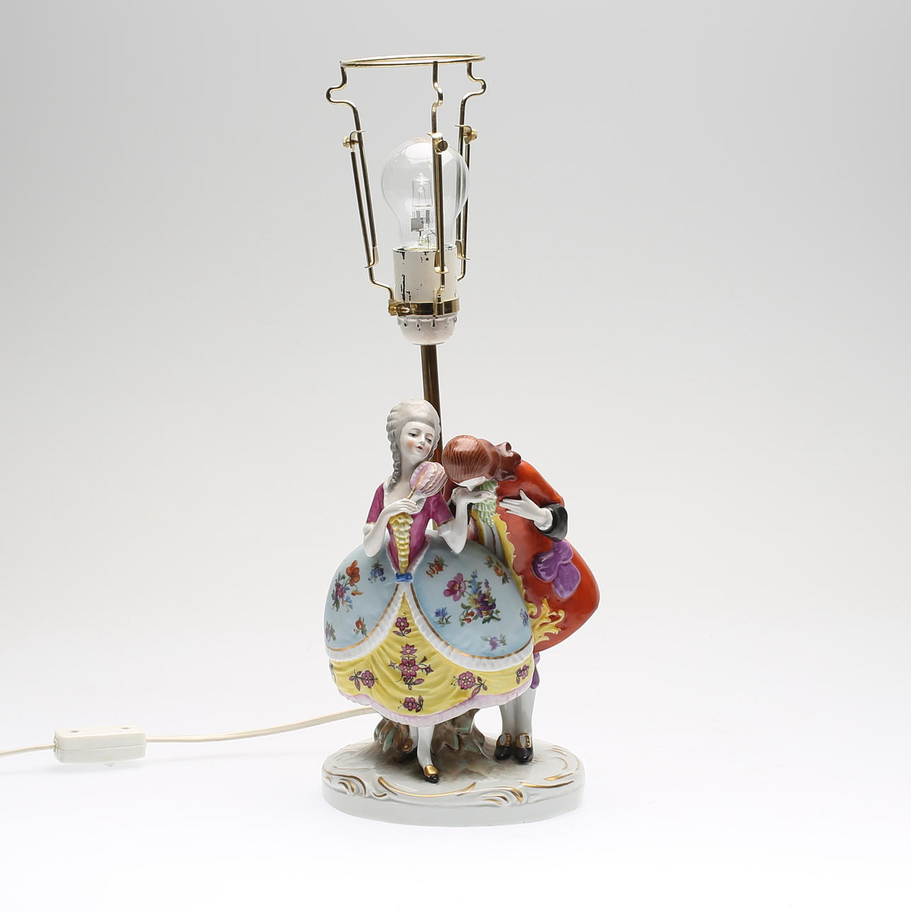 BORDSLAMPA, porslin, 1900-talets andra hälft.