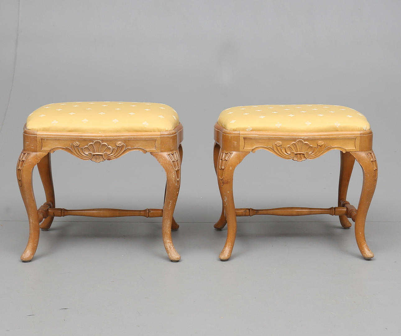 TABURETTER, 1 par, rokokostil, 1900-talets andra hälft.