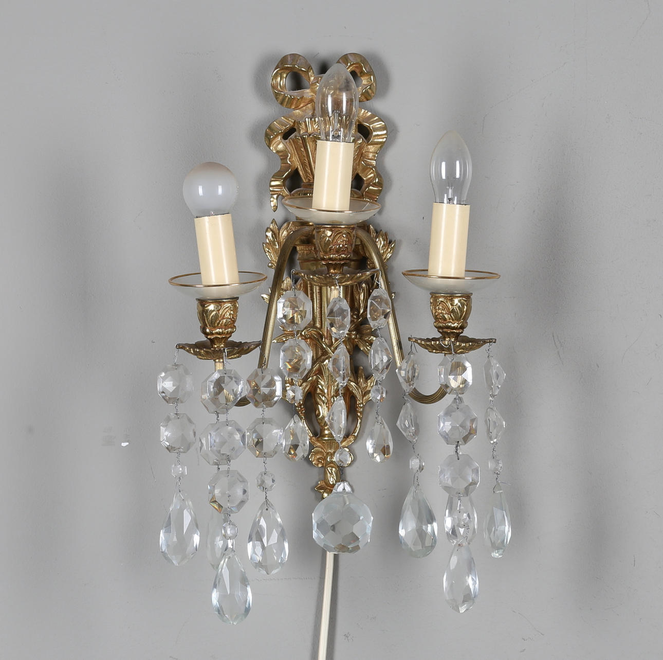 VÄGGLAMPETT, mässing, gustaviansk stil, 1900-talets andra hälft.