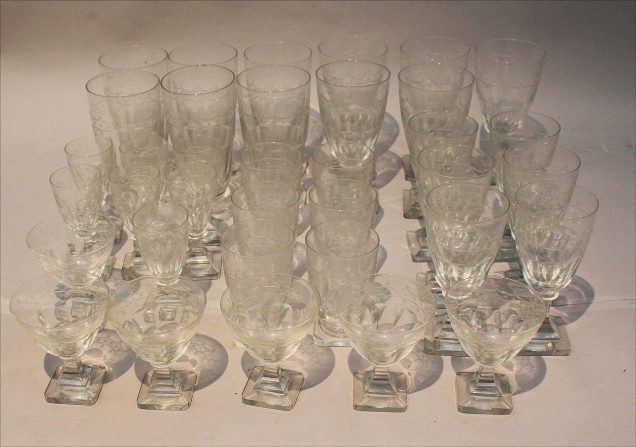 GLASSERVISDELAR (36). 1930/40-tal. Kosta?