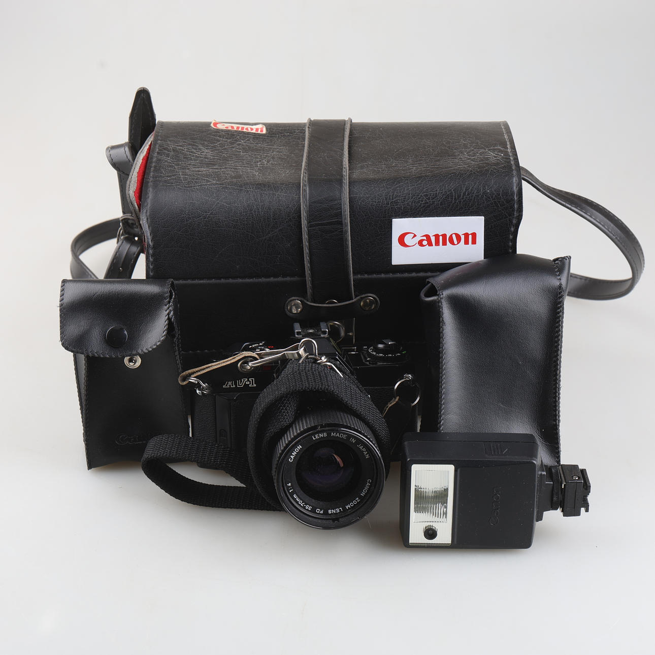 CAMERA, Canon AV-1 incl 35-70mm, and speedlight 133A. analog, 1979 ...