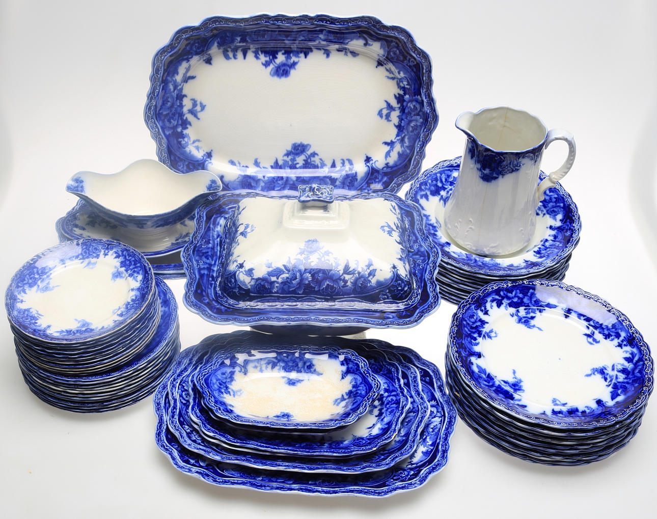 MATSERVIS, 60 delar, "Roma", Royal Porcelain, Wedgewood, England.