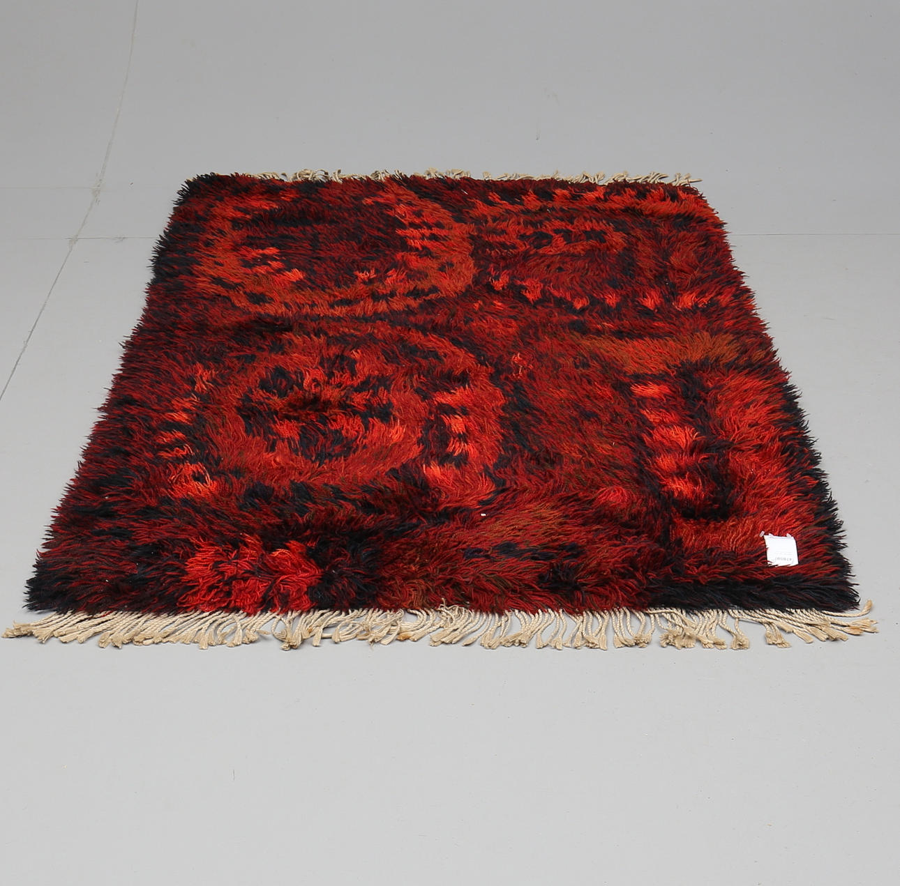 MATTA, rya. Ca 183 x 117 cm.