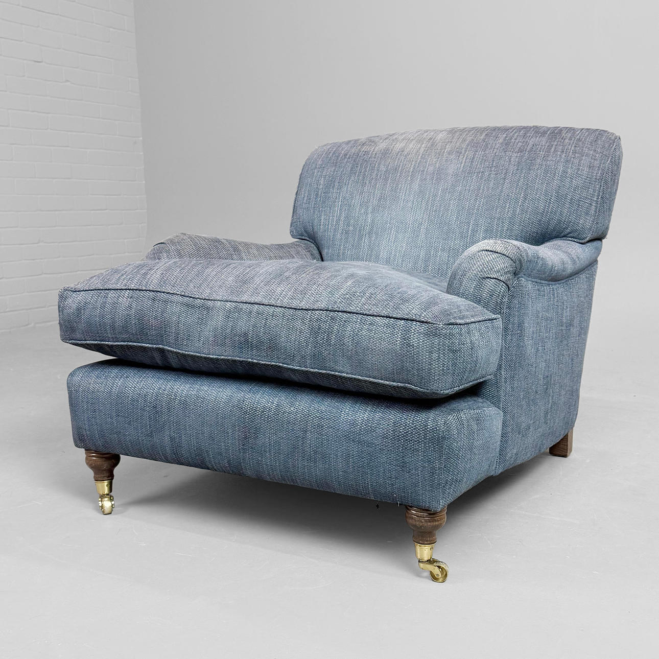 HOWARD STYLE ARMCHAIR. Furniture - Armchairs & Chairs - Auctionet