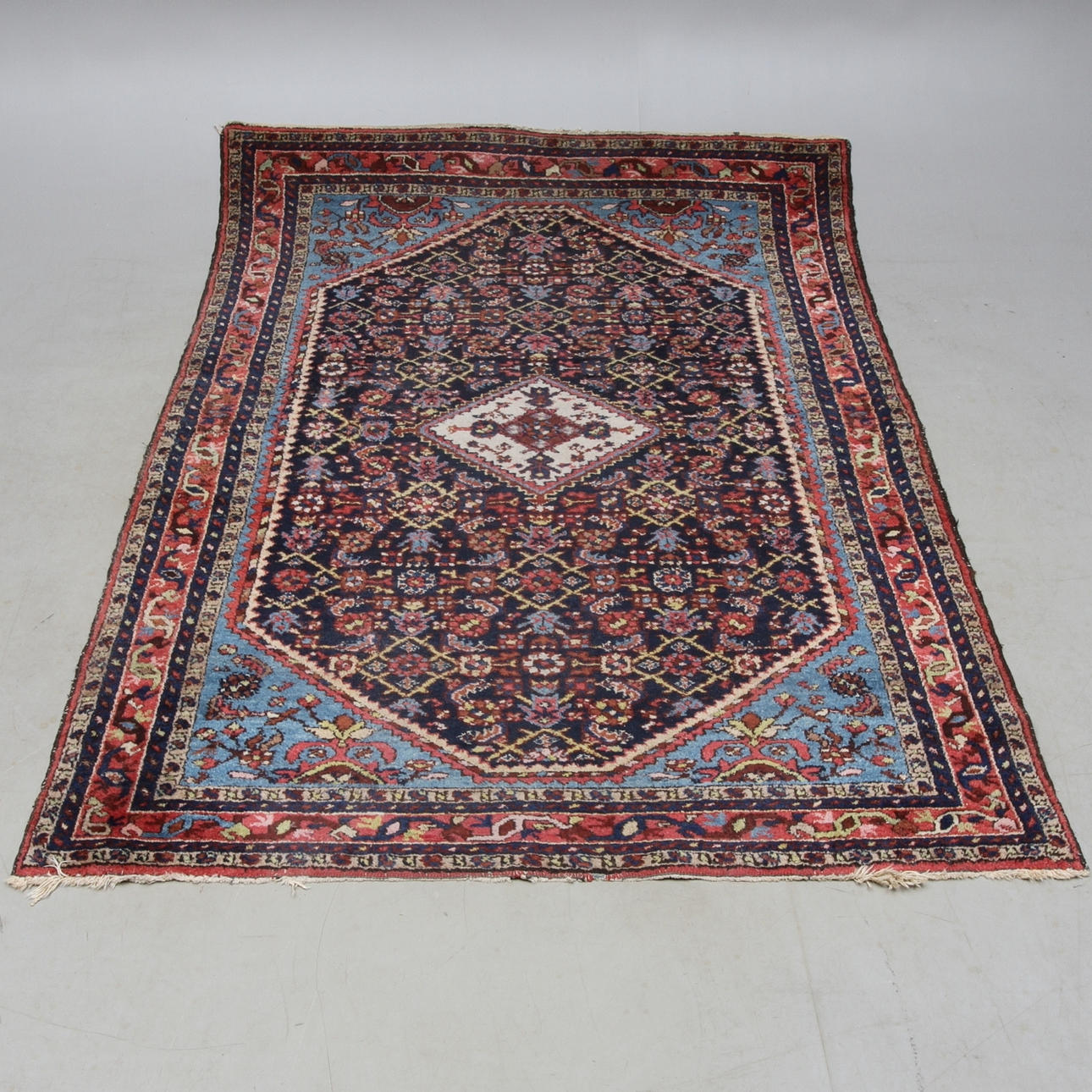MATTA, orientalisk, ca 220 x 144 cm.