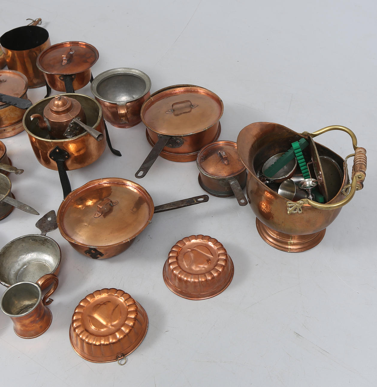 COPPER OBJECTS, large lot. Silver & Metals - Pewter, Brass & Copper ...