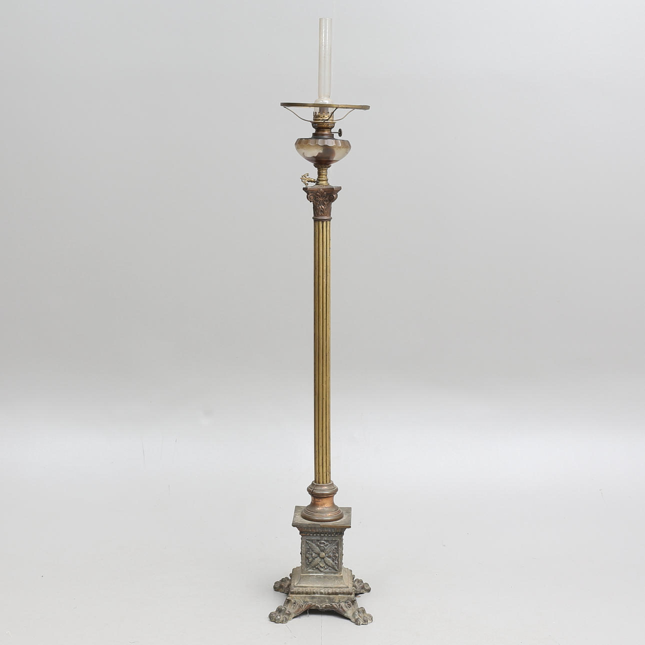 GOLVFOTOGENLAMPA, mässing, koppar, omkring sekelskiftet 1900.