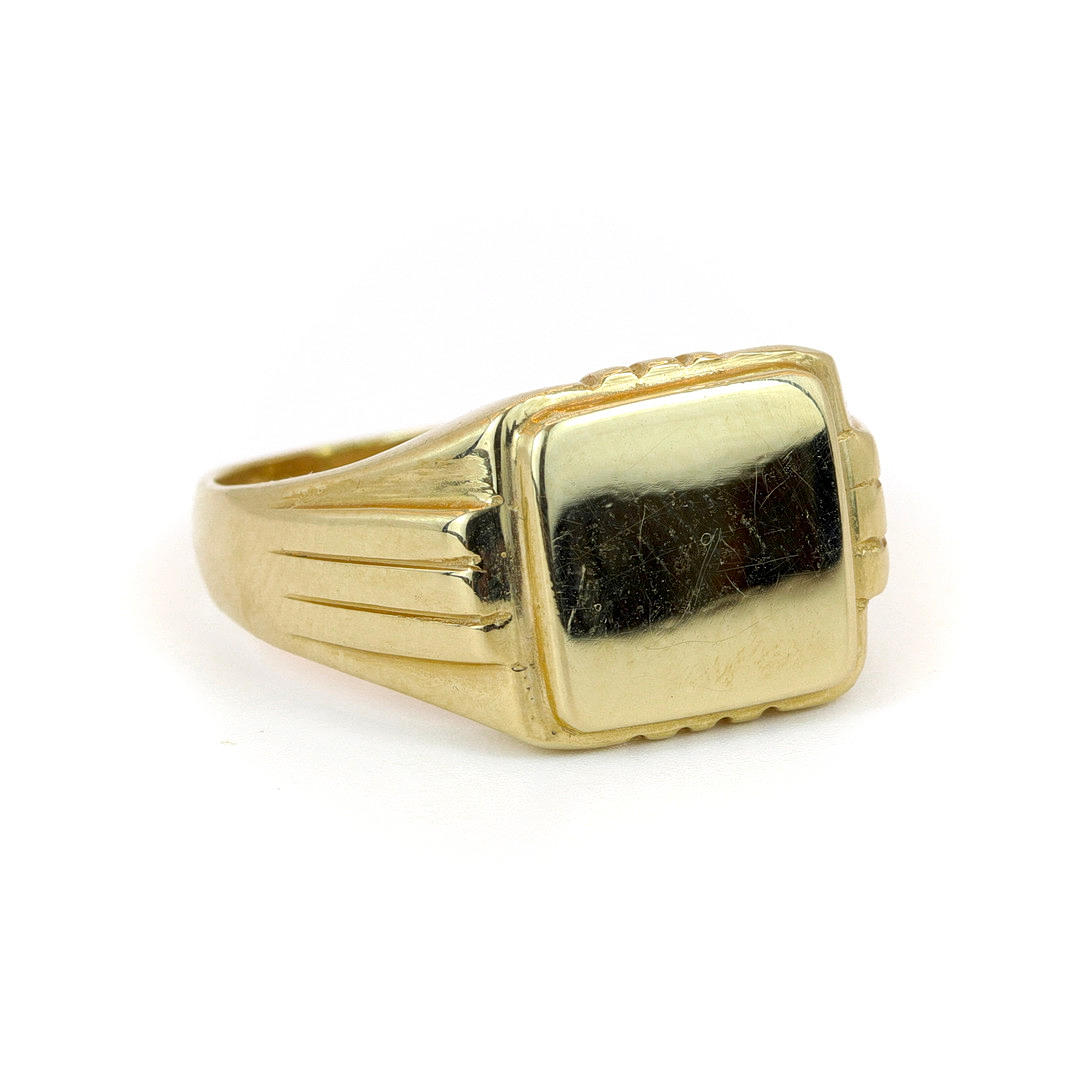 14CT GOLD SIGNET RING.