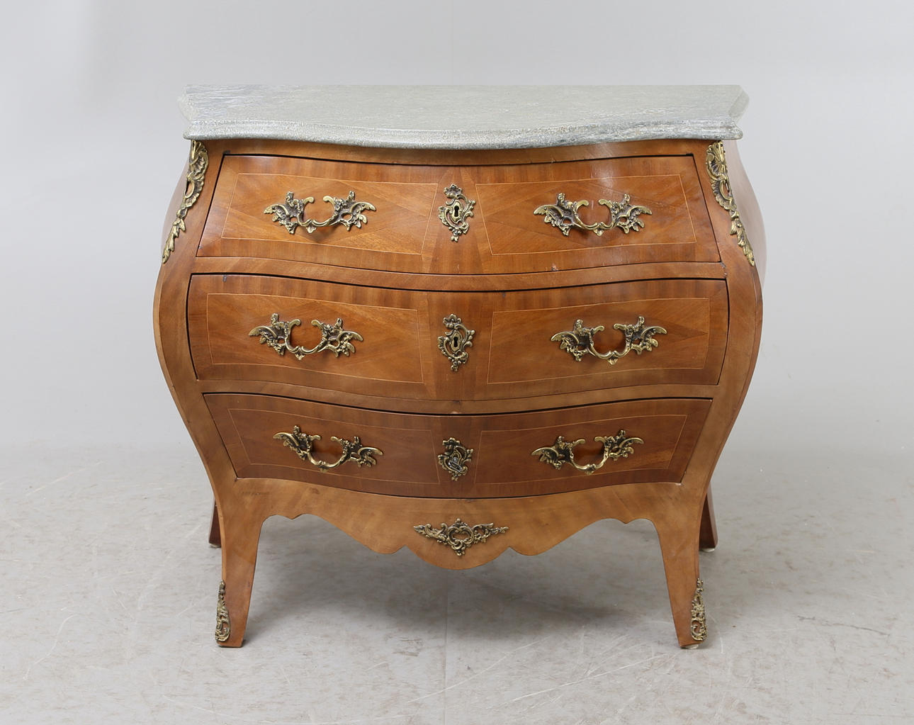 BYRÅ med stenskiva, rokokostil, 1900-tal.