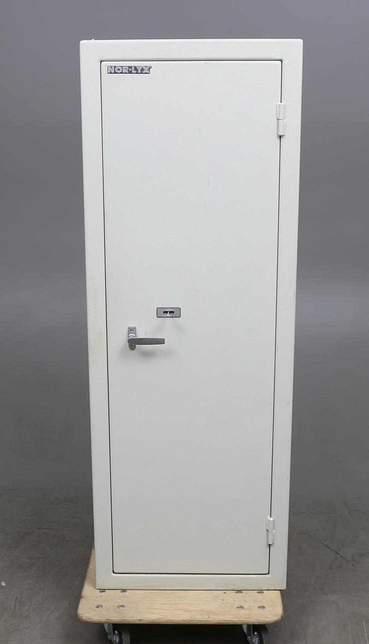 VAPENSKÅP/SÄKERHETSSKÅP, Nor-Lux.