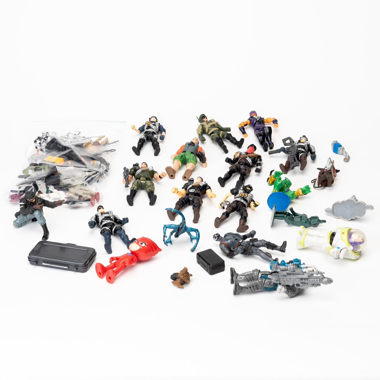 ACTION FIGURES, about 25 different models and makes, including HK Design, Hasbro, Disney, 1900/2000's.