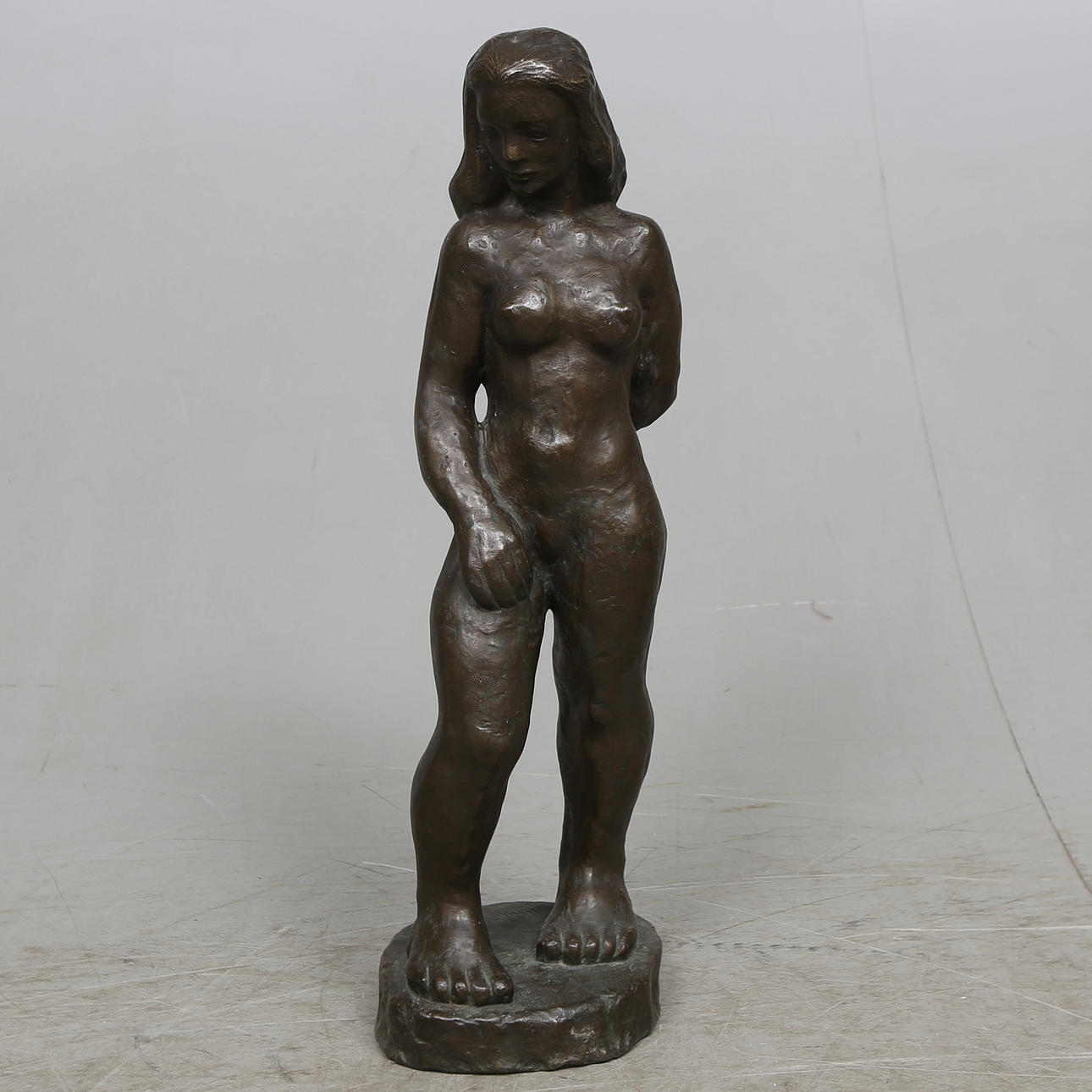 HELGE HÖGBOM. skulptur, patinerad brons, signerad.