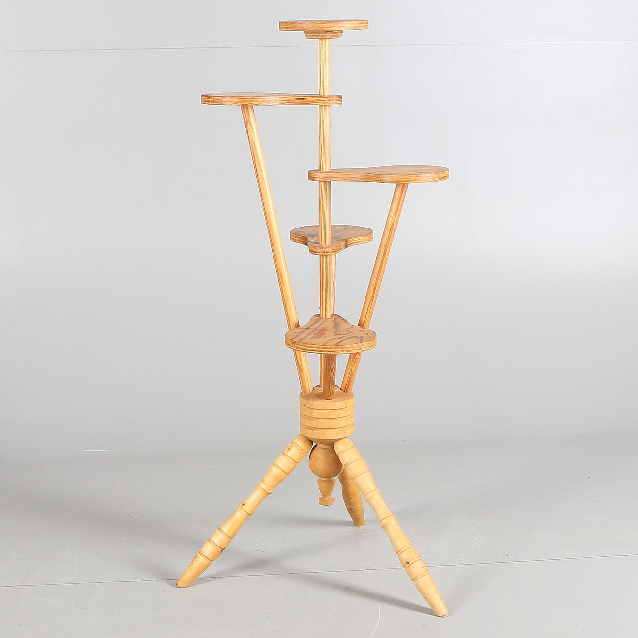 BLOMPIEDESTAL, trä, 1900- tal.