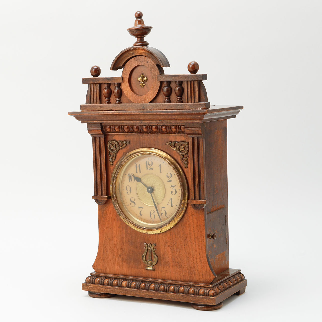A Junghans Neo-Renaissance music box/table clock. 6 game dosing rolls ...