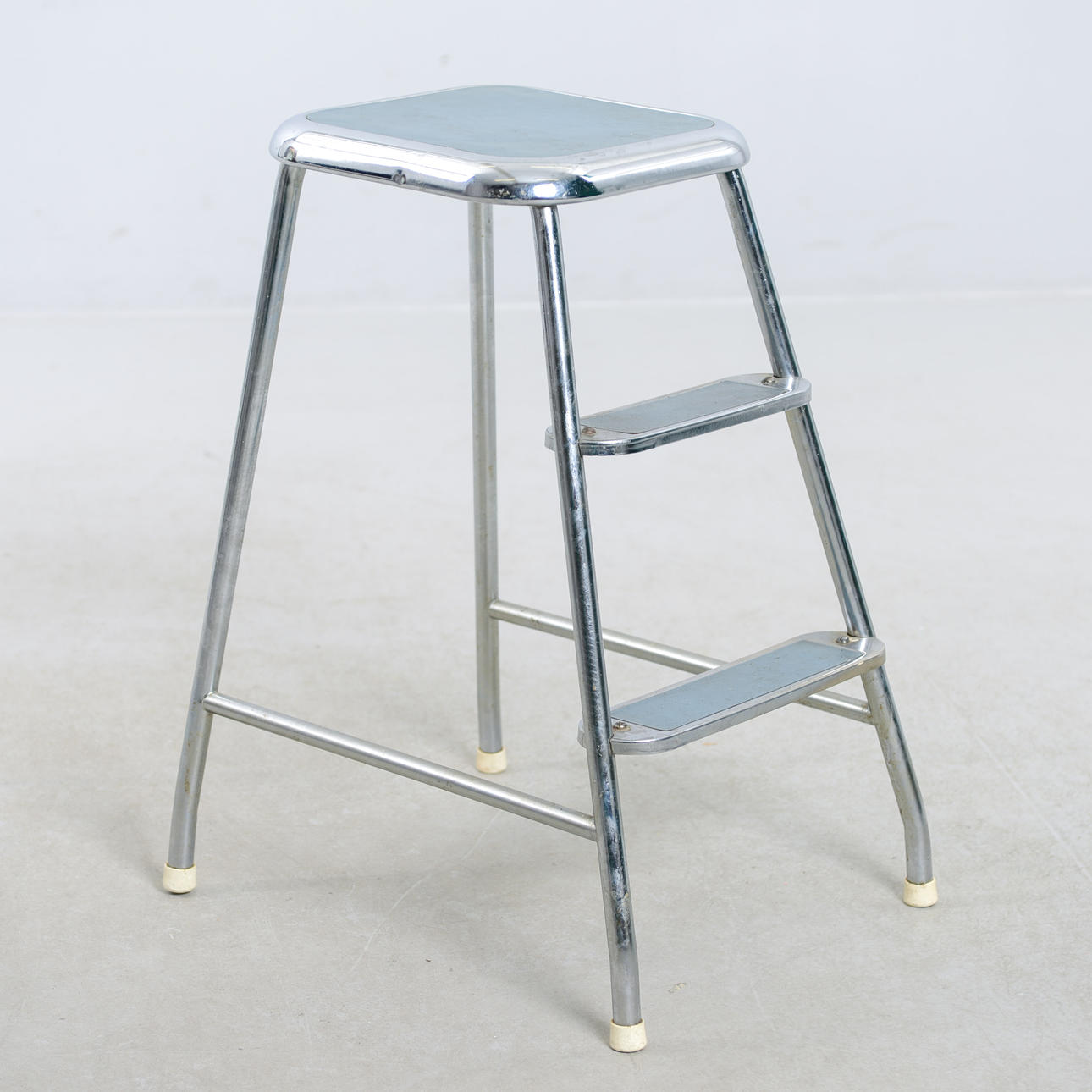 STEGPALL, Awab, 1900-talets mitt.