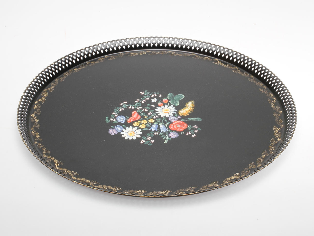 BRICKA, bemålat plåt, signerad Ann Hockemeier, 1900-tal.