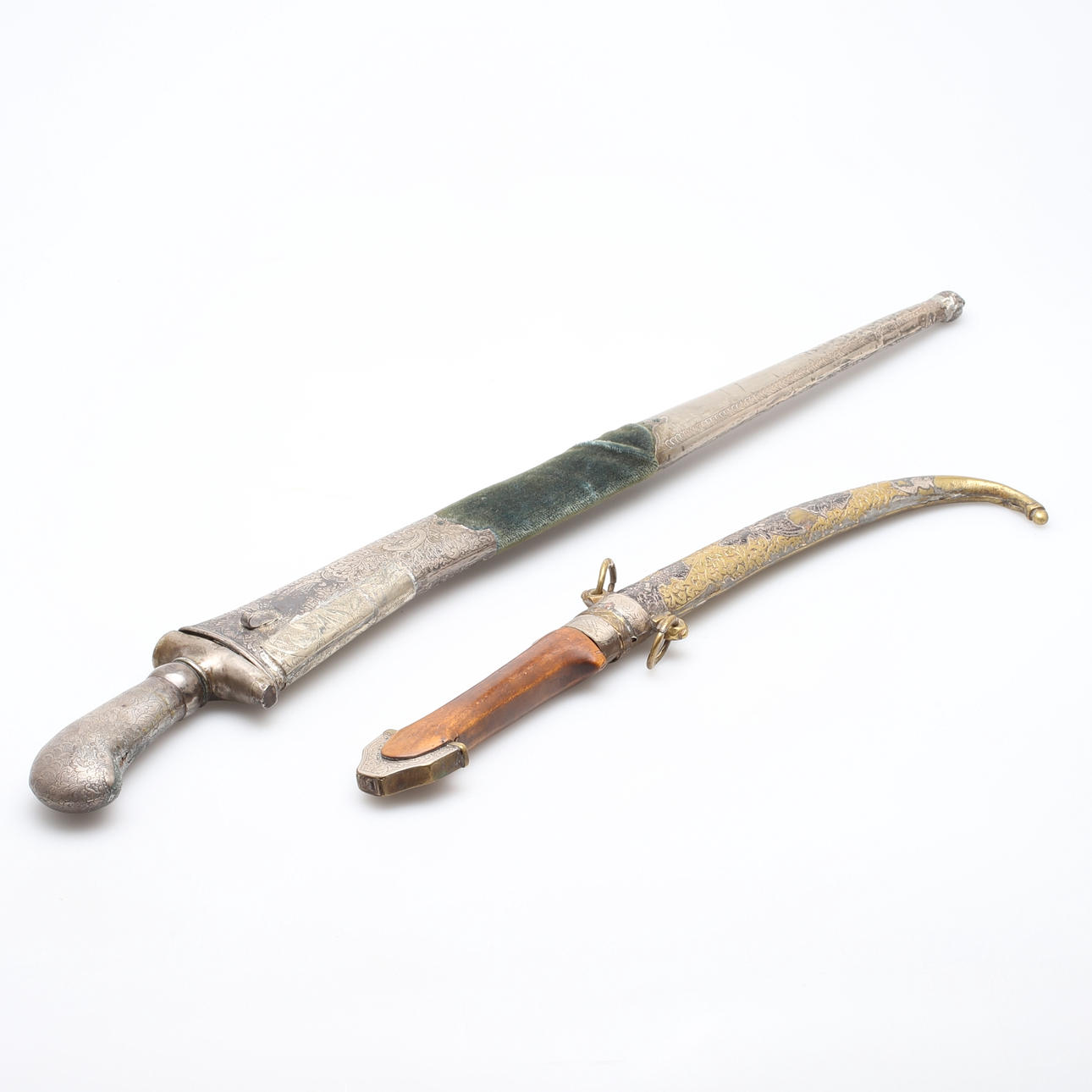 KORTSVÄRD & KNIV, Indopersiskt kulturområde, 18/1900-tal, silvermonterat.