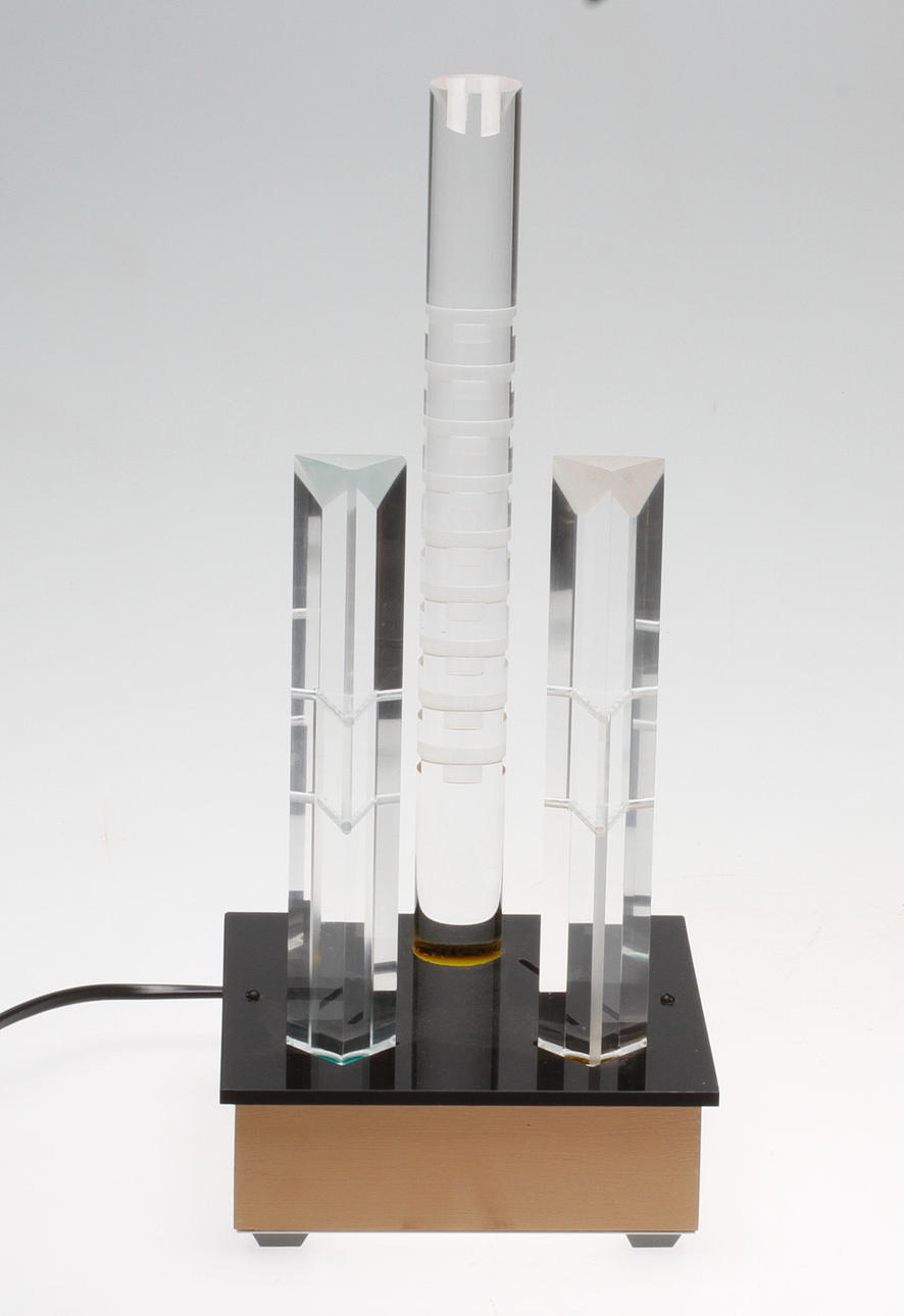 LENNART KÄRRABO. Installation. Belyst plexiglas. Osignerad.