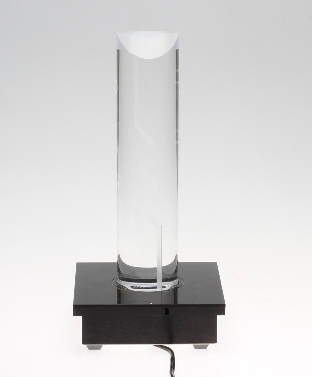 LENNART KÄRRABO. Installation. Belyst plexiglas. Unik. Signerad och daterad -04.