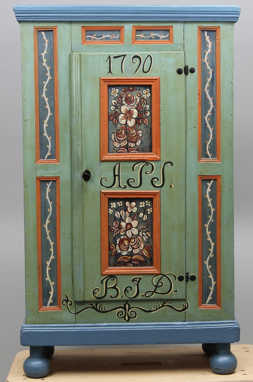 SKÅP 1700-1800-tal.