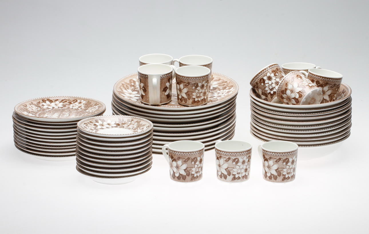 MATSERVISDELAR, porslin, 47 delar. "Kungliga slott", Old Gustavsberg.