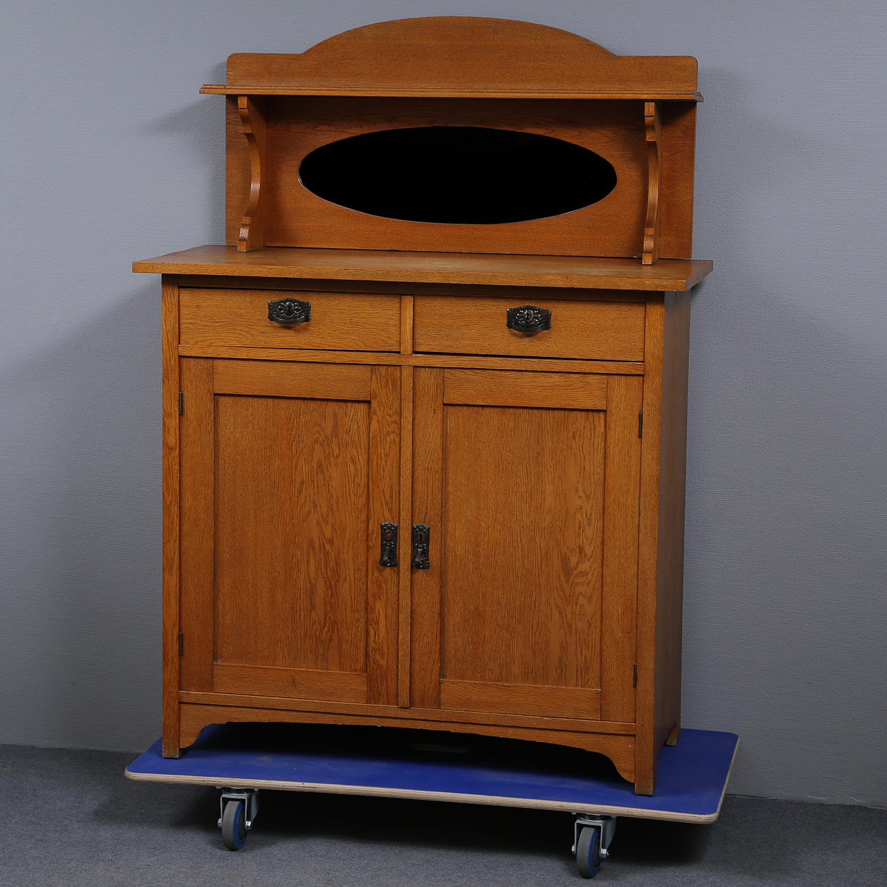 SPEGELSKÄNK "ÄPPLET", 1900-TALETS FÖRSTA HÄLFT.