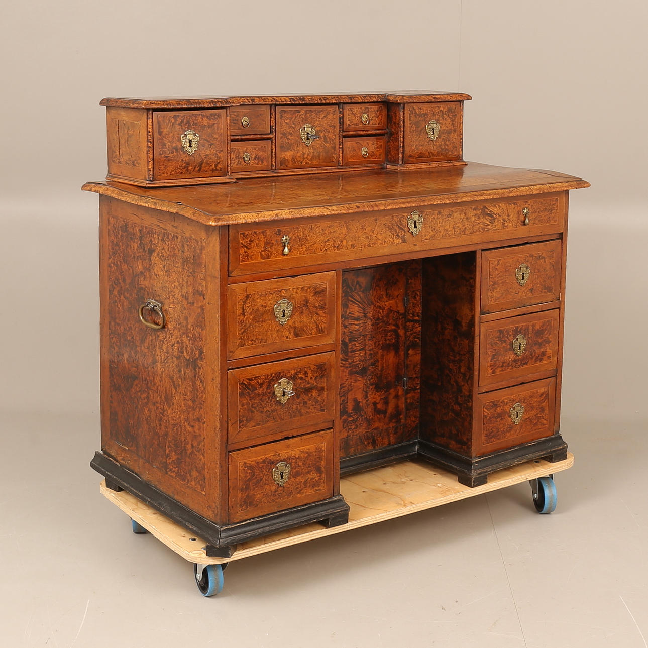 SKRIVBORD, alrot, 1700-tal. Möbler - Bord - Auctionet