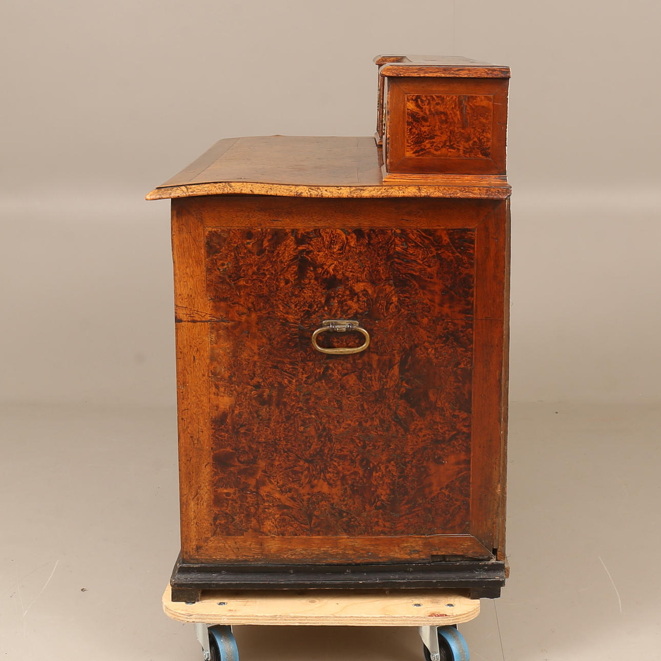 SKRIVBORD, alrot, 1700-tal. Möbler - Bord - Auctionet