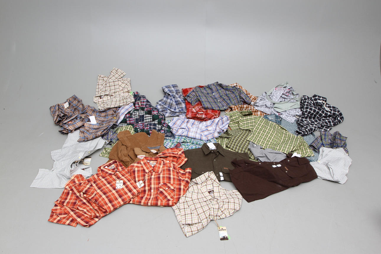 NYA KLÄDER, ca 50 del, konkursen efter first aid.