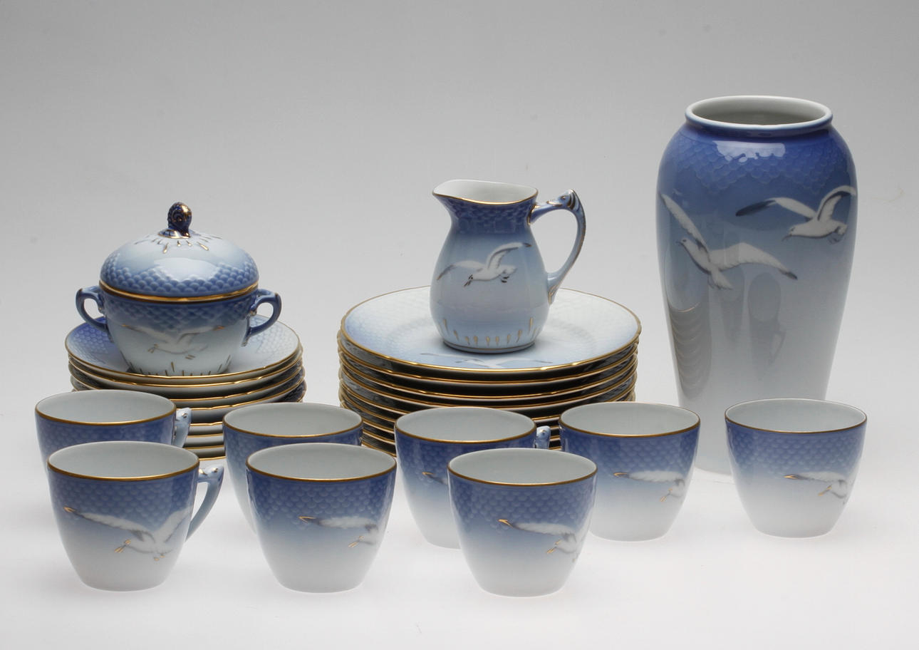 SERVISDELAR, porslin, 19 delar, "Blå Måsen", Royal Copenhagen.