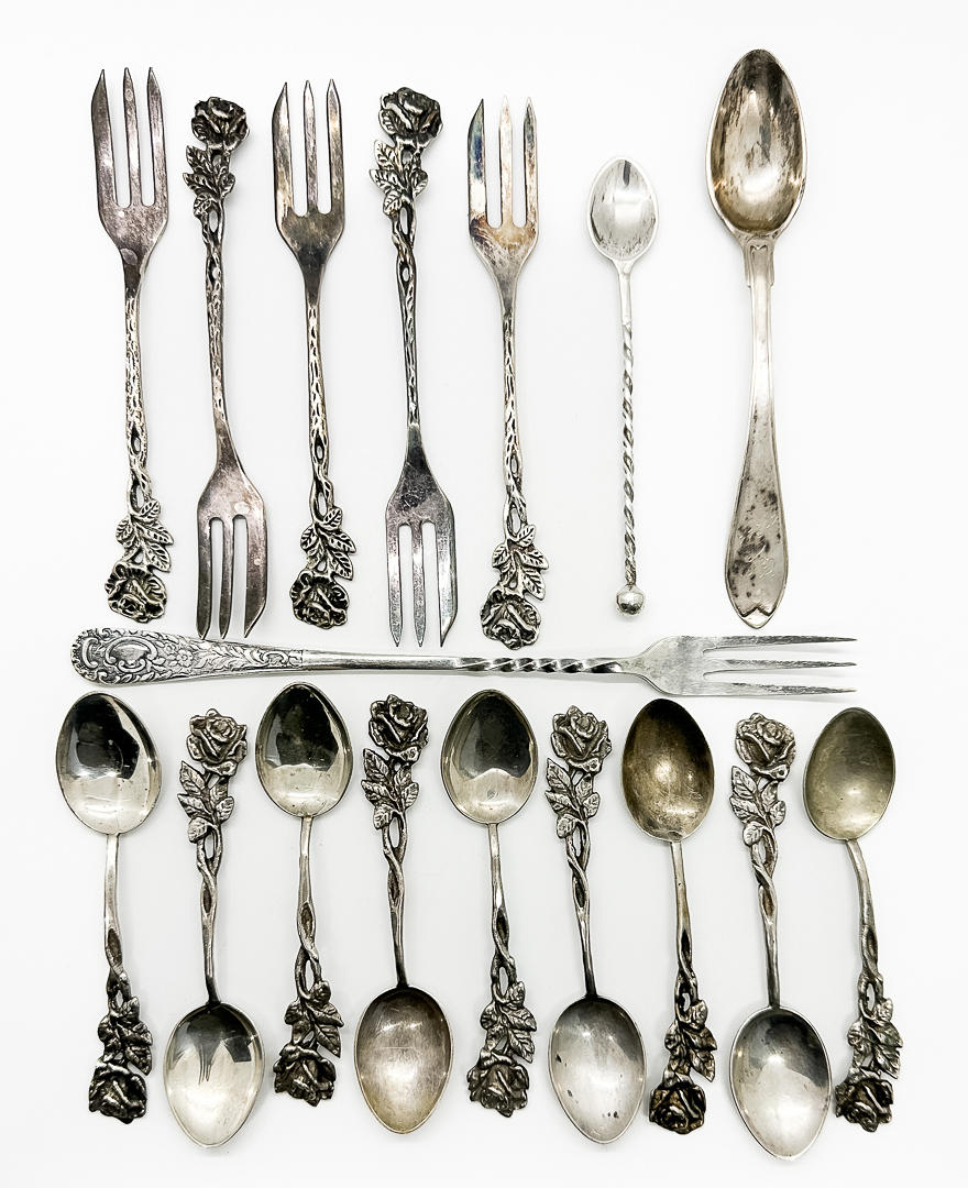 CUTLERY PARTS, 17 pieces, silver.