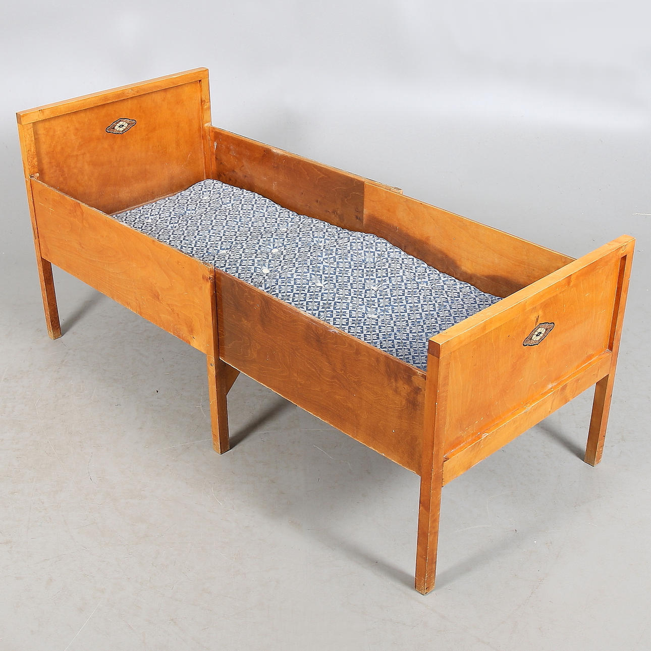 SÄNG, sk. växasäng, 1900-talets första del.