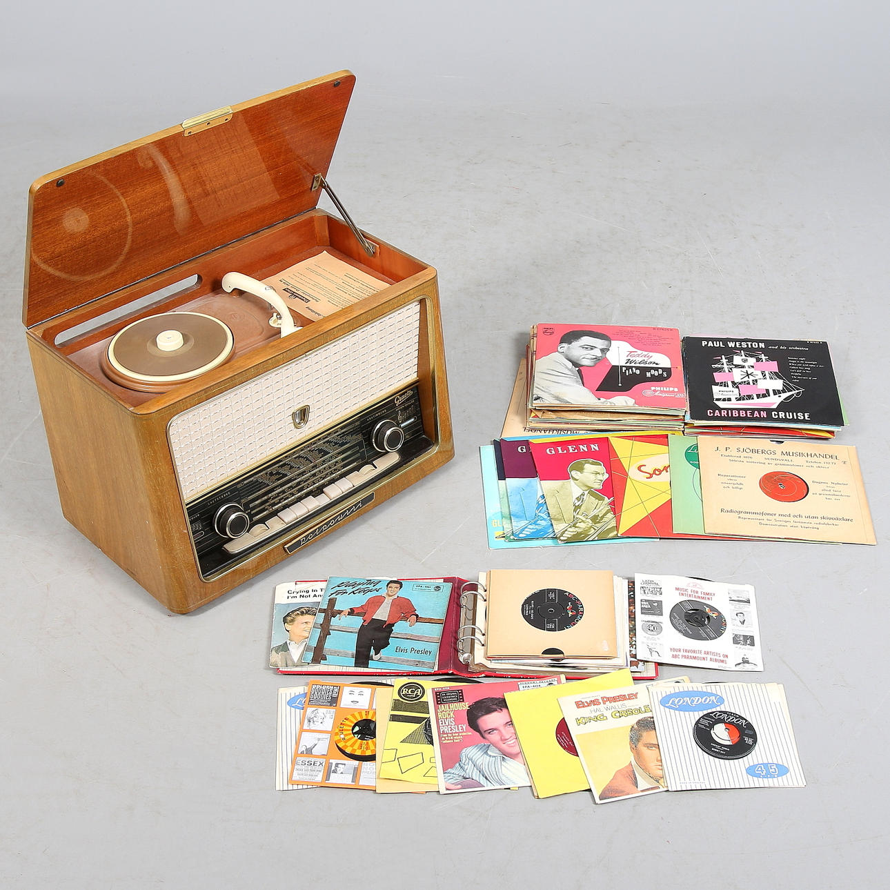 RADIOGRAMMOFON, Graetz, samt VINYL, EP OCH SINGLAR, ca 25 st. mest 50-60-70 tal, pop, rock, schlager och STENKAKOR ca 30 st. 1900-talets mitt.