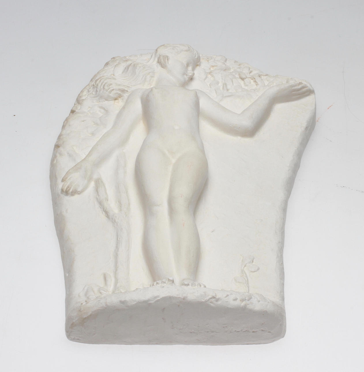 CARIN NILSON(1884-1973). Väggrelief, gips, signerad.