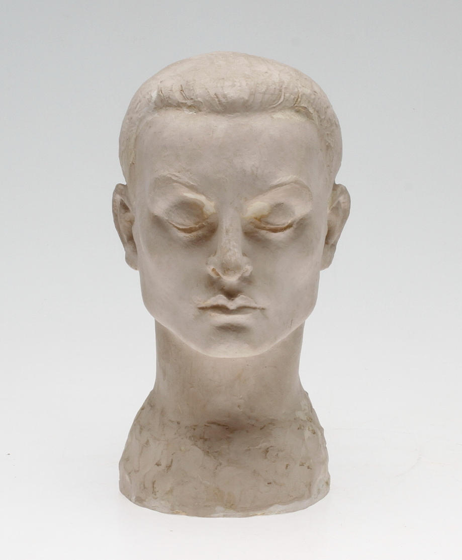 CARIN NILSON(1884-1973). Skulptur, byst, gips, signerad.